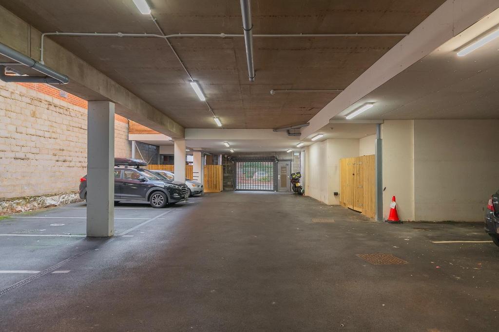 1 S0 HRE - Parking A.jpg