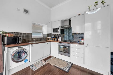 2 bedroom flat for sale, Hammelton Road, Bromley, BR1