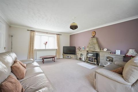 5 bedroom detached house for sale, The Crest, Bradley, Huddersfield