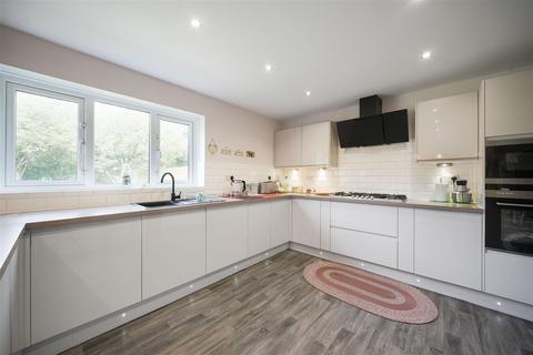 5 bedroom detached house for sale, The Crest, Bradley, Huddersfield