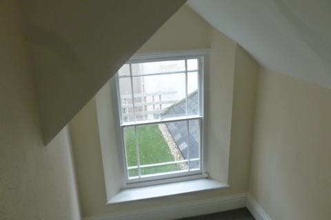 2 bedroom flat to rent, Little Triangle, Teignmouth TQ14
