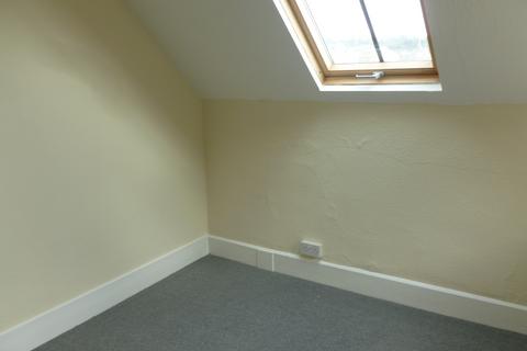 2 bedroom flat to rent, Little Triangle, Teignmouth TQ14