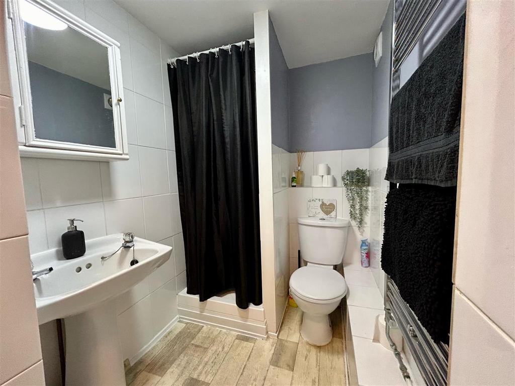 Shower room1.jpg