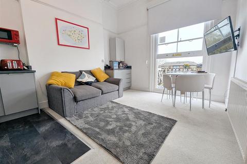 1 bedroom flat for sale, Castle Street, Ryde