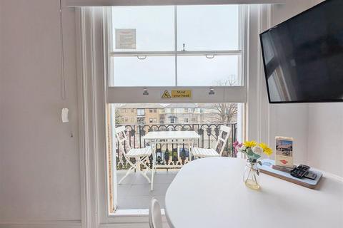 1 bedroom flat for sale, Castle Street, Ryde
