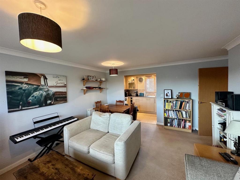 Lounge/Dining Room