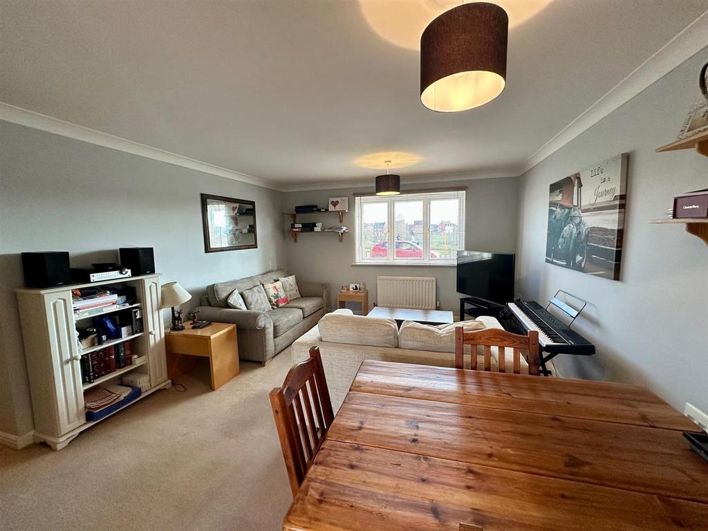 Lounge/Dining Room