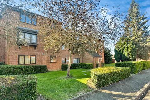 Studio to rent, King Georges Avenue, Hertfordshire WD18