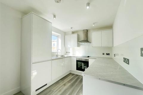 Studio to rent, King Georges Avenue, Hertfordshire WD18