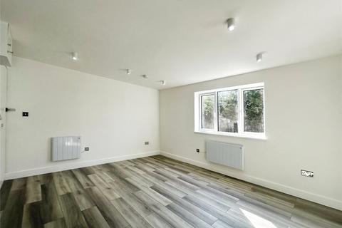 Studio to rent, King Georges Avenue, Hertfordshire WD18