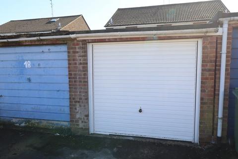 20 Barrymore Walk, Rayleigh, SS6 8YF