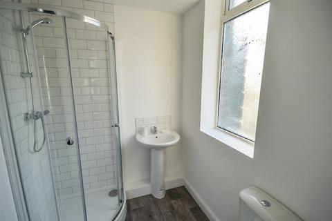 1 bedroom in a house share to rent, Bradford Road, Shipley, BD18 3NP