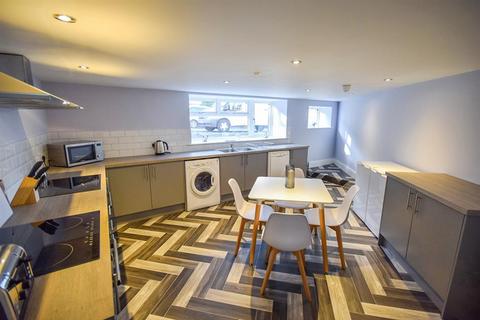 1 bedroom in a house share to rent, Bradford Road, Shipley, BD18 3NP
