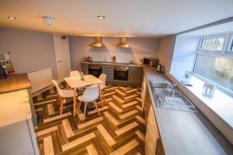 1 bedroom in a house share to rent, Bradford Road, Shipley, BD18 3NP