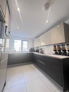 5 bedroom townhouse to rent, Rainbow Avenue, London E14