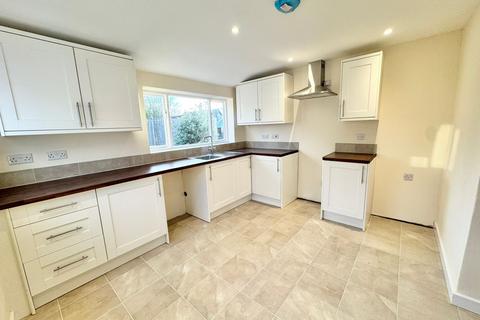 2 bedroom semi-detached house to rent, High Street, Hale Village, L24