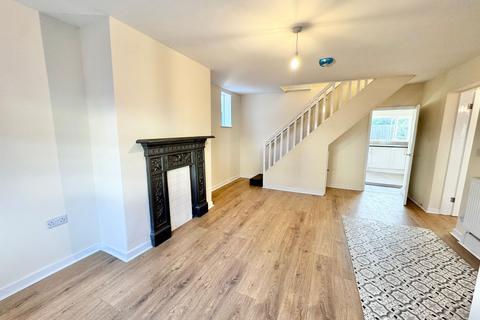2 bedroom semi-detached house to rent, High Street, Hale Village, L24