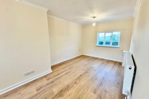 2 bedroom semi-detached house to rent, High Street, Hale Village, L24