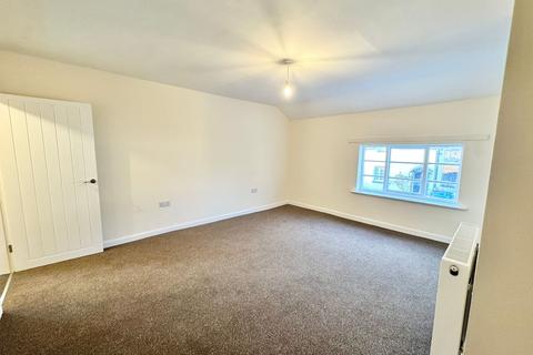 2 bedroom semi-detached house to rent, High Street, Hale Village, L24