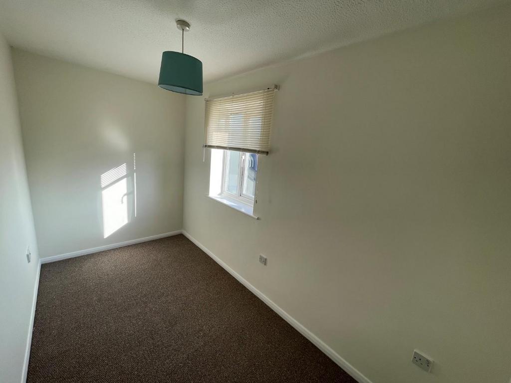 Wide bedroom 2.jpg