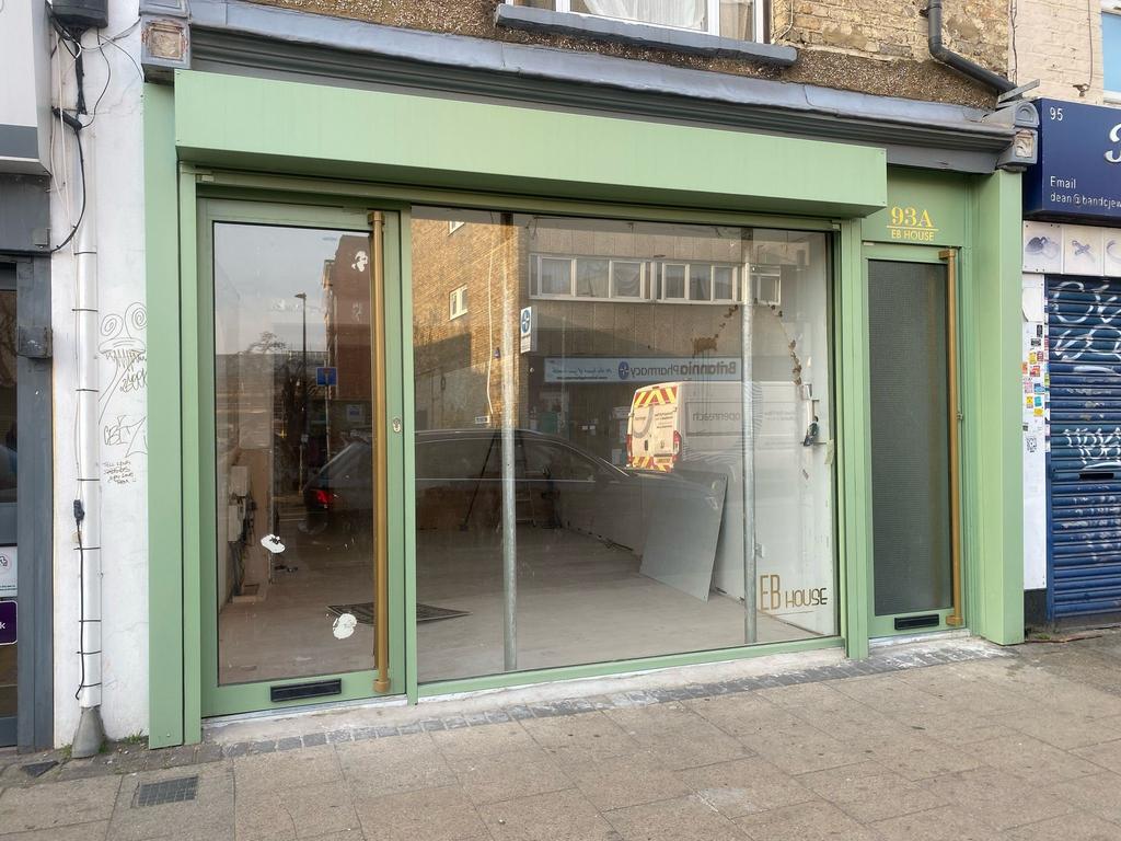 Roman Road, Bethnal Green, E2 Shop - £2,083 pcm (£481 pw)