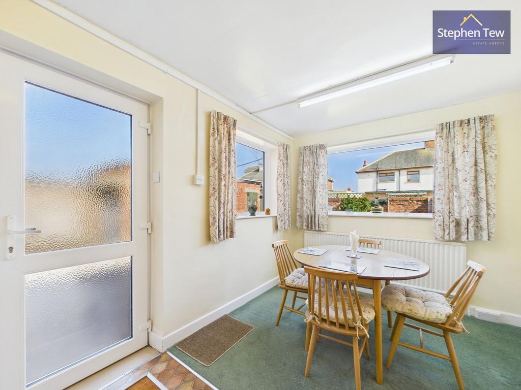 Kitchen/ Breakfast Room