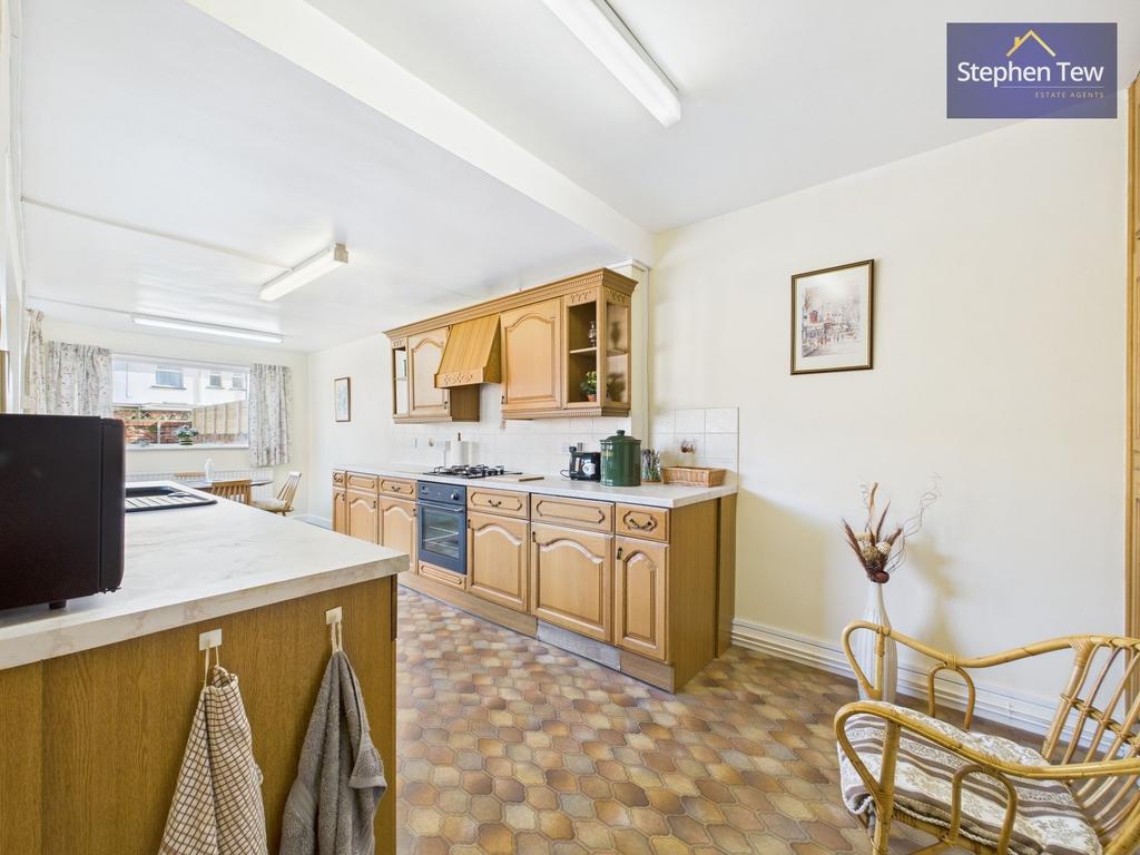 Kitchen/ Breakfast Room