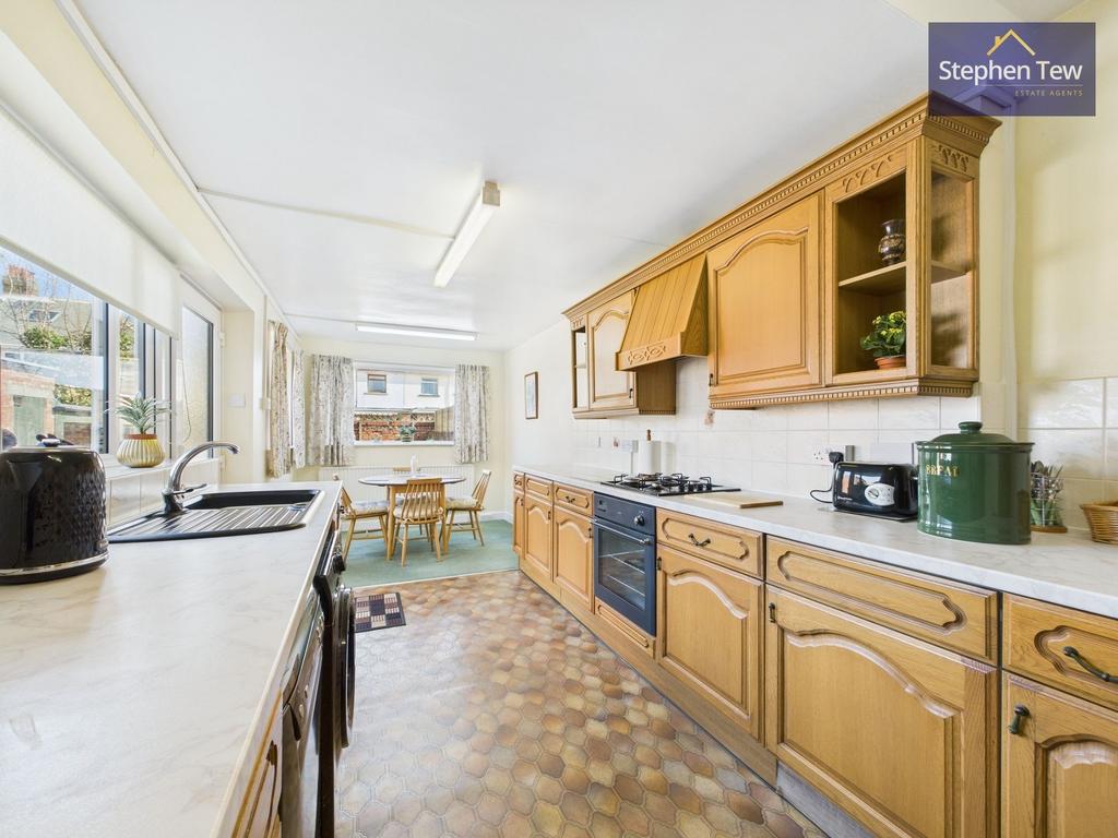 Kitchen/ Breakfast Room