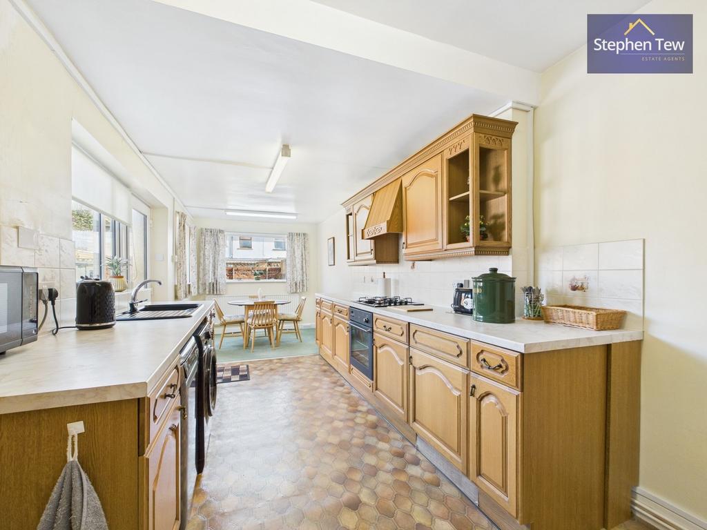 Kitchen/ Breakfast Room