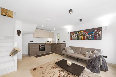 2 bedroom maisonette for sale, Lansdowne Wood Close, West Norwood, London, SE27