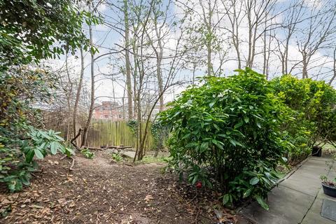 2 bedroom maisonette for sale, Lansdowne Wood Close, West Norwood, London, SE27