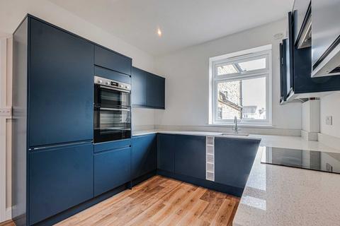 3 bedroom apartment for sale, Fairleigh Drive, Leigh-on-sea, SS9