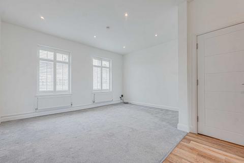3 bedroom apartment for sale, Fairleigh Drive, Leigh-on-sea, SS9