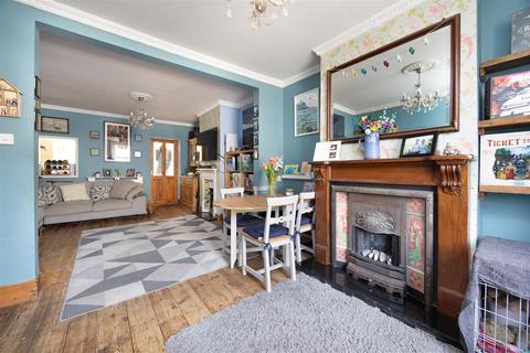 9 Gloucester Road, Trowbridge, BA14 0AA
