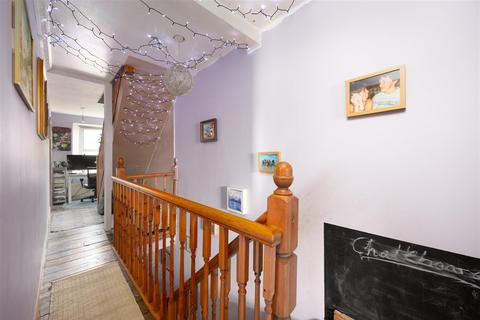 9 Gloucester Road, Trowbridge, BA14 0AA