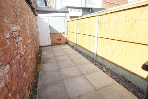 1 bedroom flat to rent, Chester Road, Whitby, Ellesmere Port, Cheshire. CH65