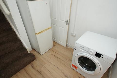 1 bedroom flat to rent, Chester Road, Whitby, Ellesmere Port, Cheshire. CH65