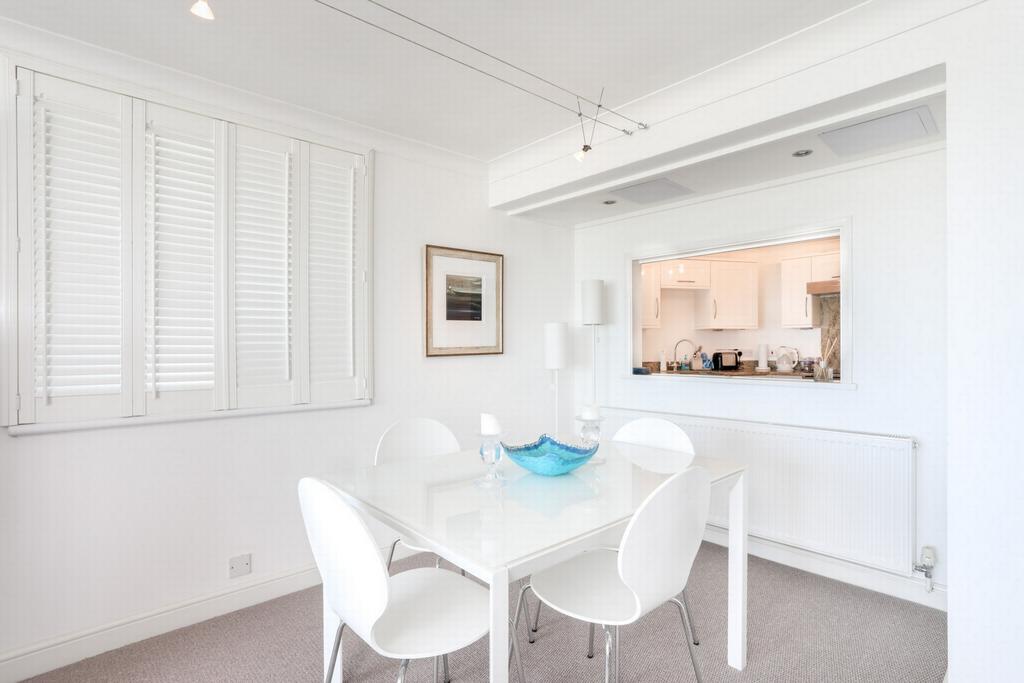 Sitting/dining room