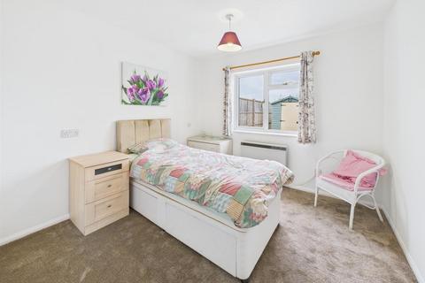 1 bedroom bungalow for sale, Brake Mead, Chippenham SN15