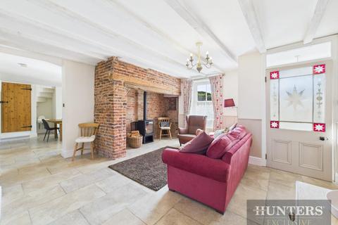 5 bedroom detached house for sale, West Street, Muston, Filey