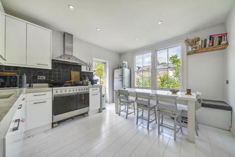 2 bedroom apartment to rent, Englewood Road Balham SW12