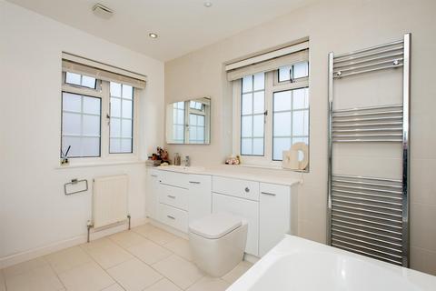 1 The Birches, Orpington, BR6 8NH