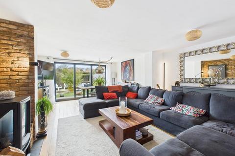 3 bedroom end of terrace house for sale, Birch Walk, Porthcawl CF36