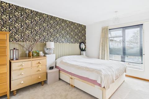 32 Dover Close, Basingstoke, RG23 8EQ