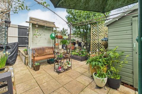 32 Dover Close, Basingstoke, RG23 8EQ
