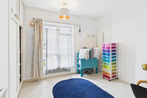 32 Dover Close, Basingstoke, RG23 8EQ