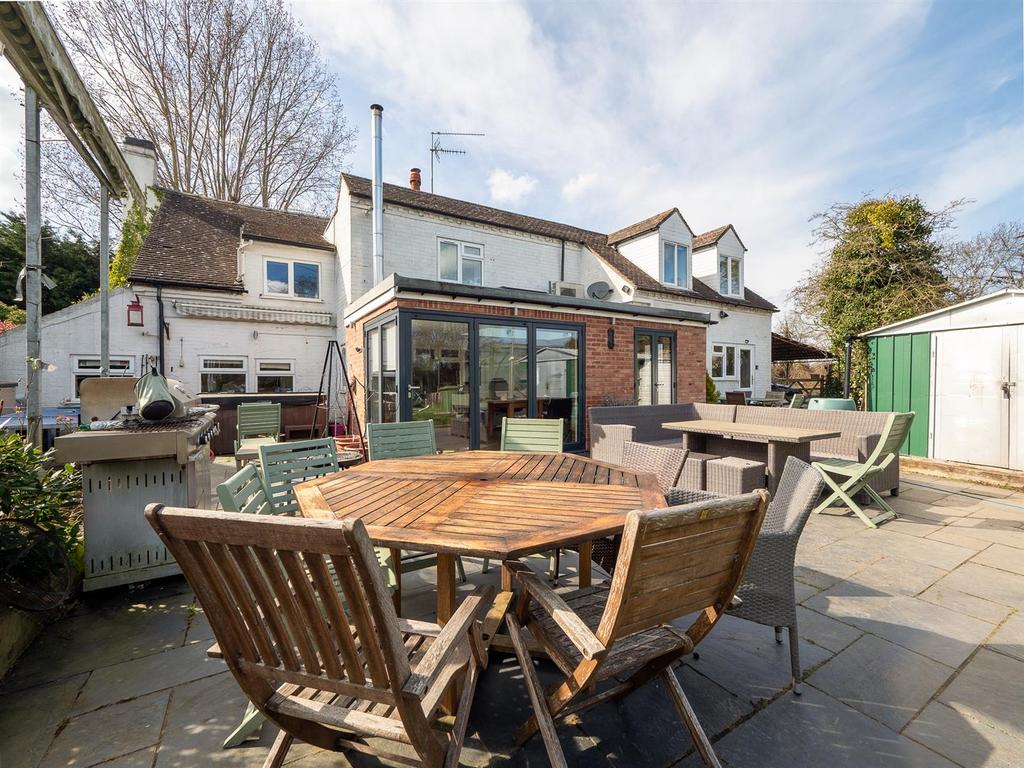Garden to house