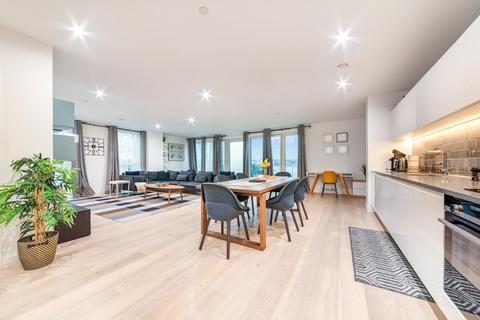 3 bedroom flat to rent, Carrick House, Royal Wharf, London, E16