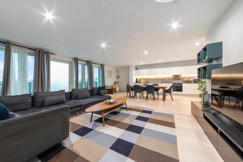 3 bedroom flat to rent, Carrick House, Royal Wharf, London, E16