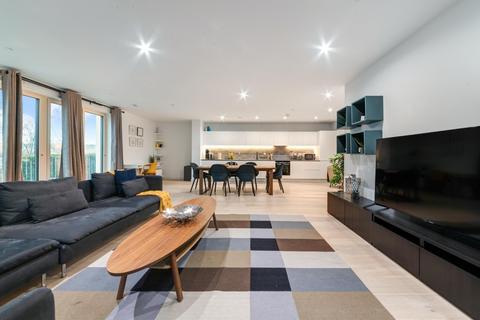 3 bedroom flat to rent, Carrick House, Royal Wharf, London, E16